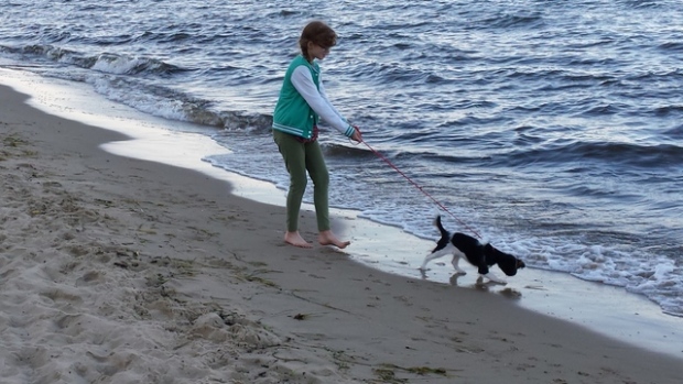 Lili (3,5 miesiąca) nad morzem z Matyldą