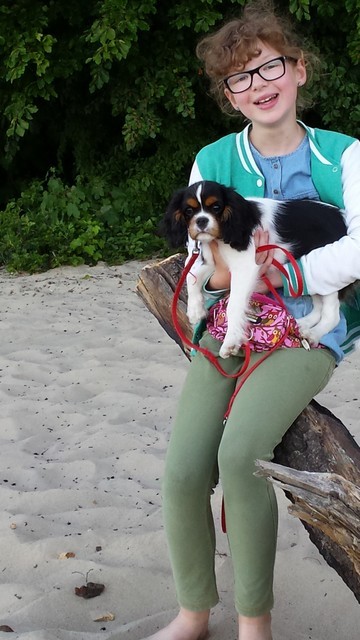 Lili (3,5 miesiąca) nad morzem z Matyldą